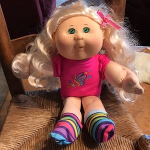 16” Cabbage Patch Kid long blond hair, green eyes, Vintage 2012. Great condition